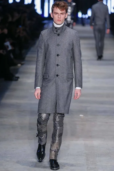 Look 30